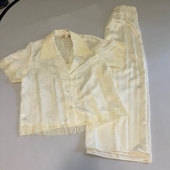 Vintage gold label Victoria's Secret 3 piece ivory pajama set with robe L - Picture 3 of 16